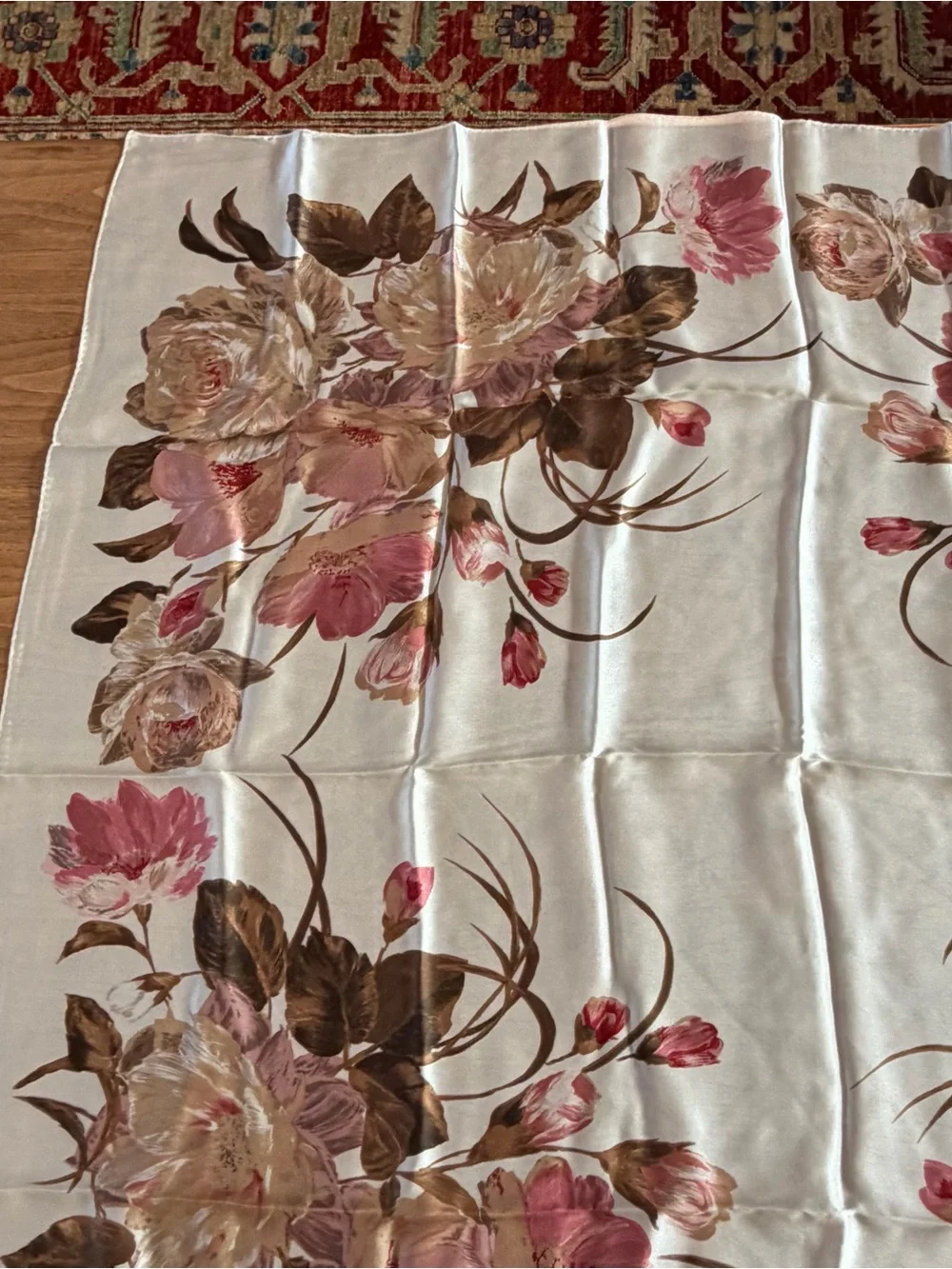 NWOT Ellen Tracy, silk scarf